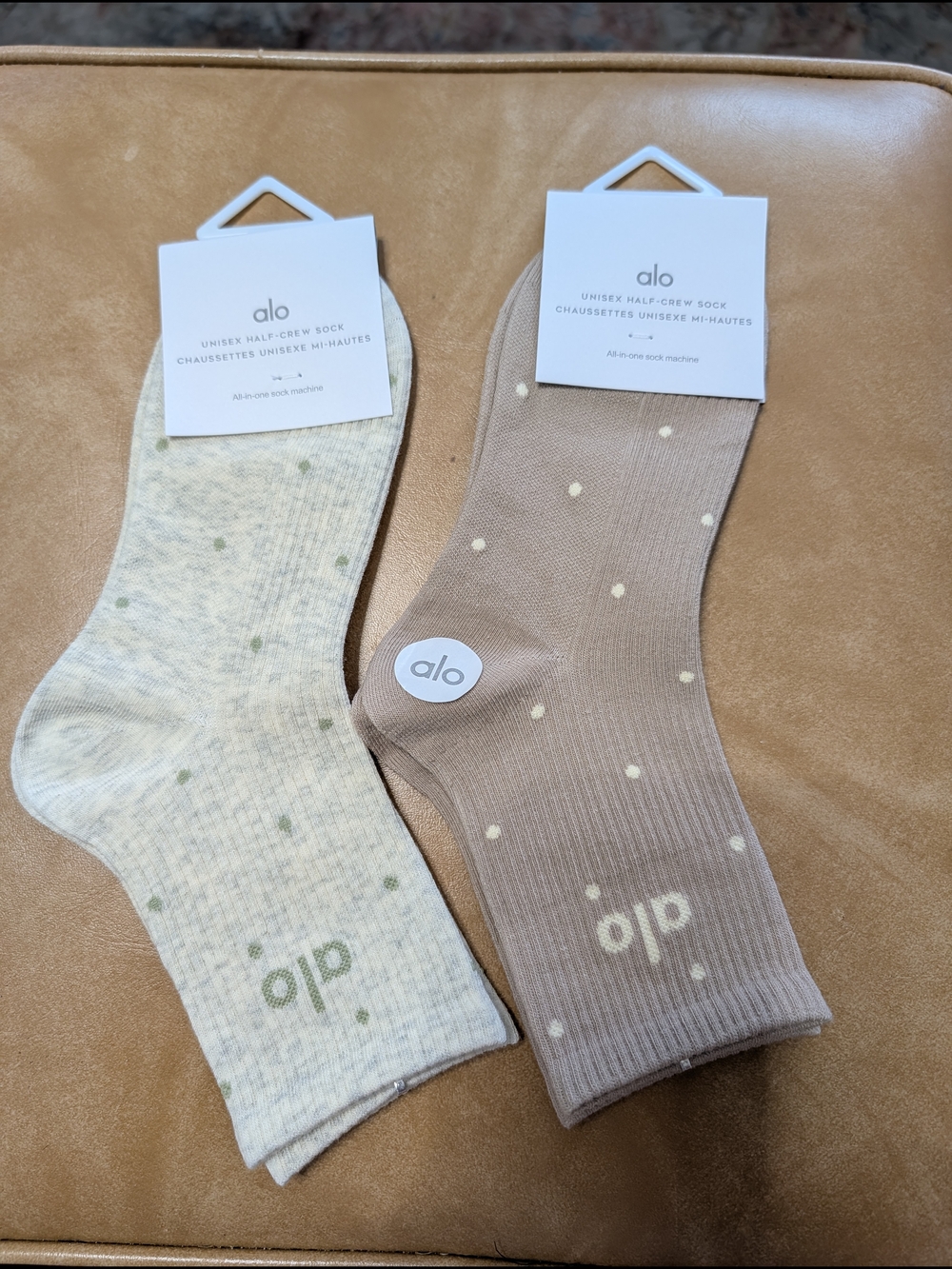 ALO Yoga Unisex Half-Crew Dot Socks in Beige and Brown